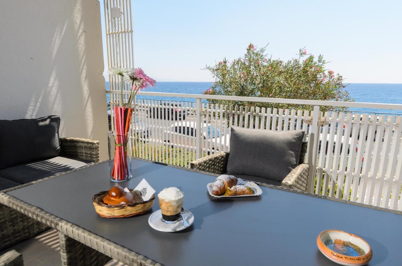 Marina D'Agro Residence Santa Teresa Di Riva Extérieur photo