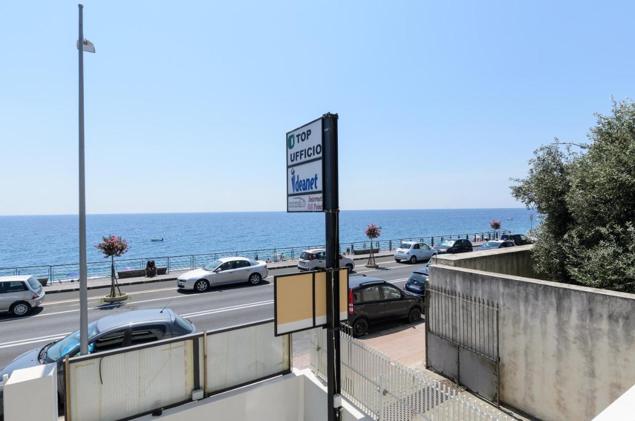 Marina D'Agro Residence Santa Teresa Di Riva Extérieur photo