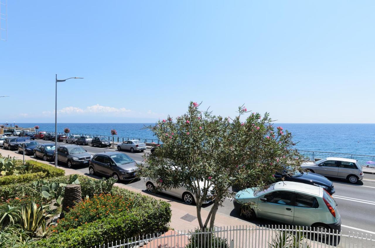 Marina D'Agro Residence Santa Teresa Di Riva Extérieur photo